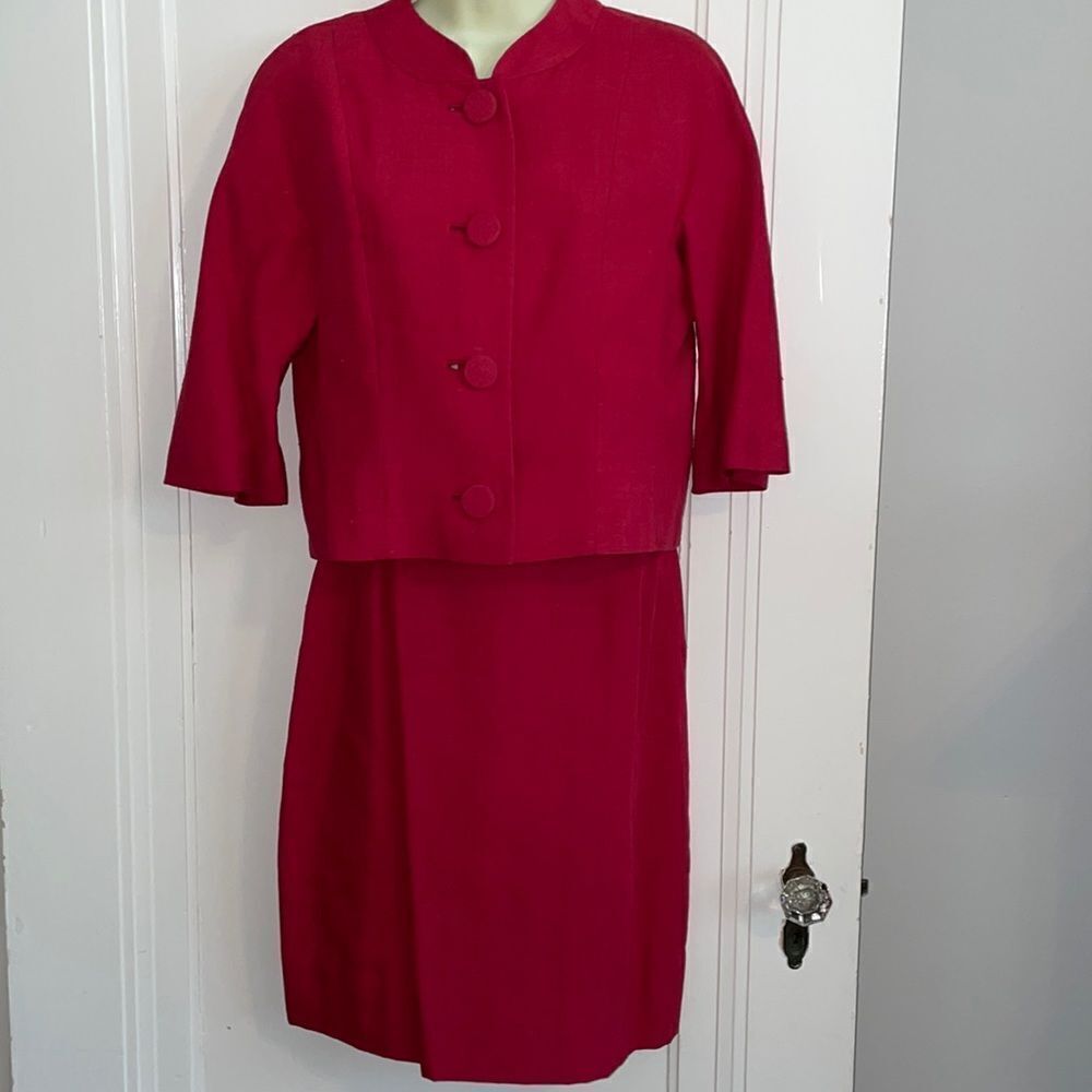 Vintage 50s Ellsworth Hibiscus (pinkish) red suit with 3/4 sleeve jacket